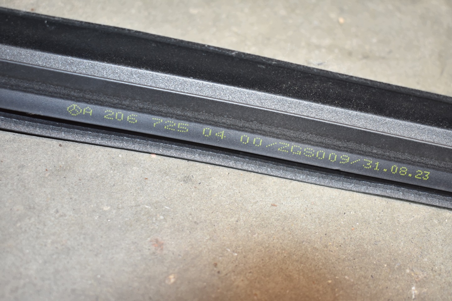 IDEALNA gasket moulding windows door front front right MERCEDES W206 1