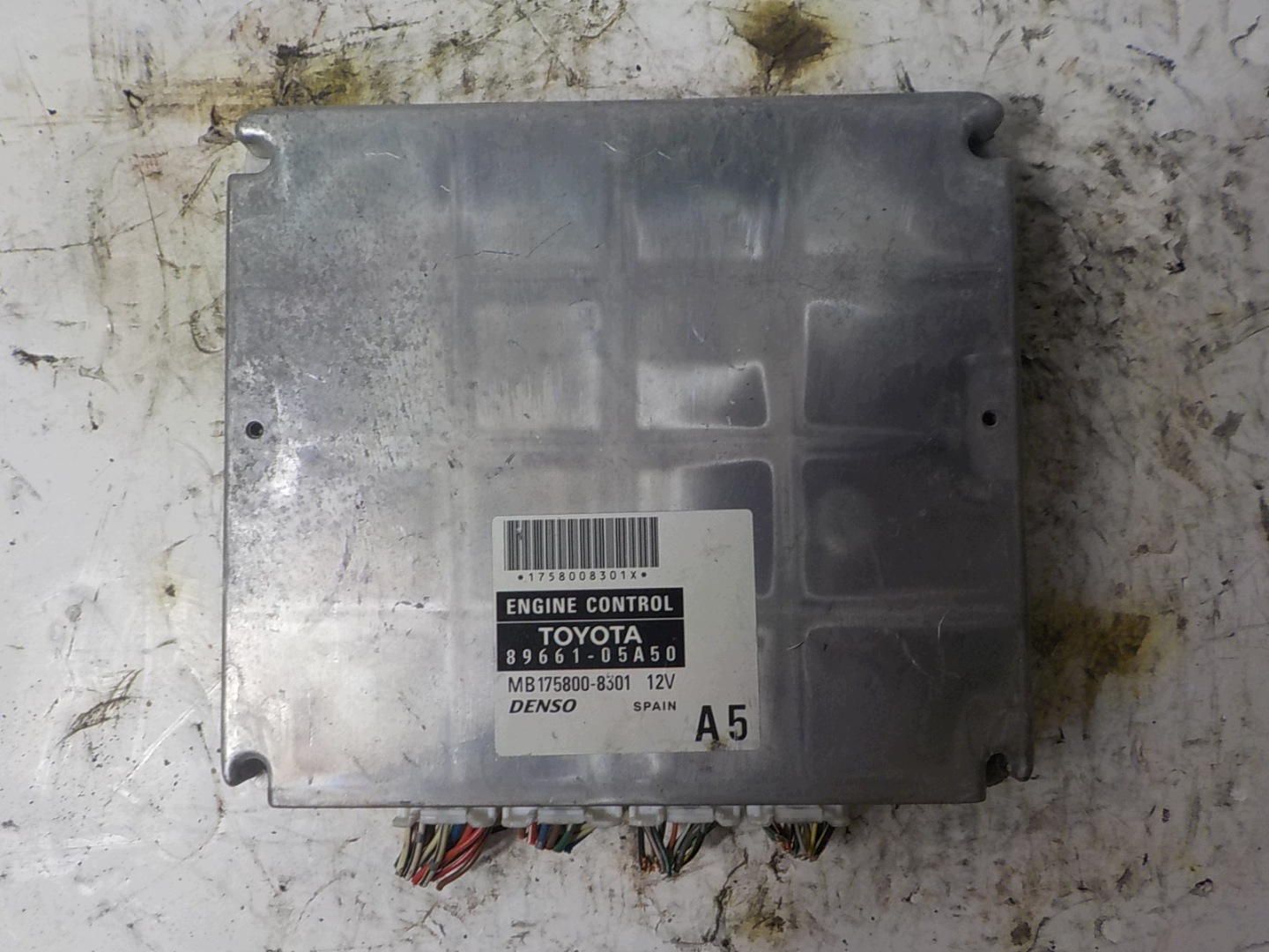 TOYOTA AVENSIS II computer control unit 89661-05A50 175800-8301