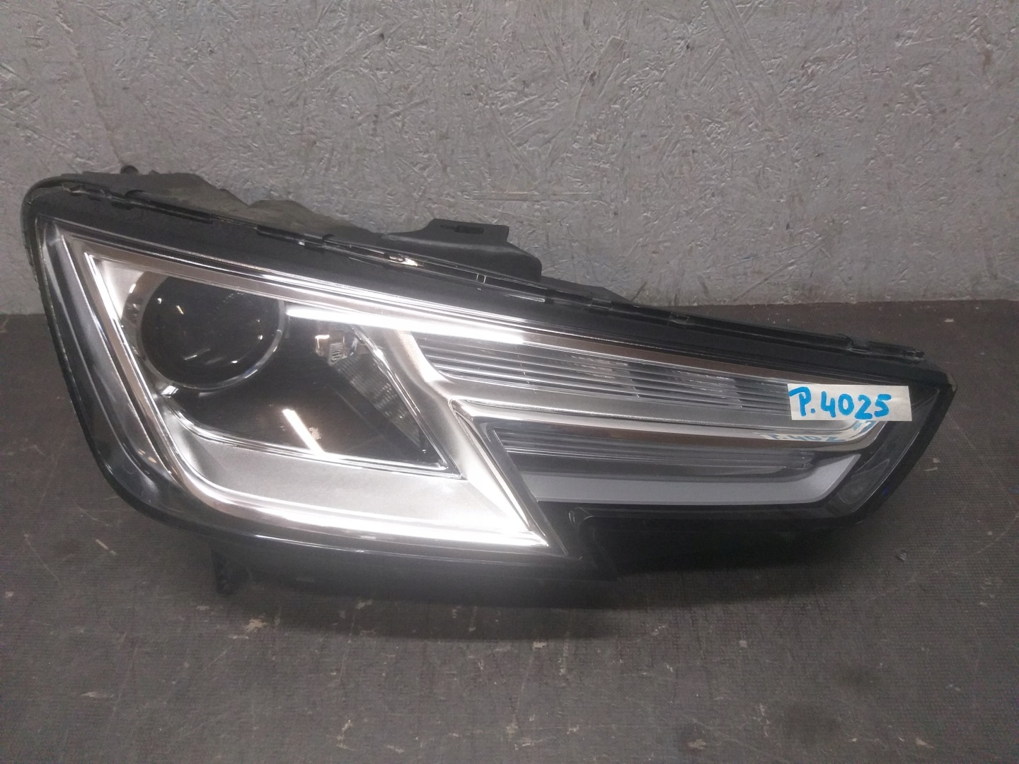 light front right AUDI A4 B9 16-19 XENON 8W0941006