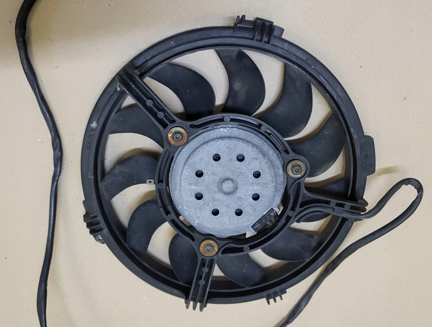 ventilátor chladiče klimatizaci AUDI A4 B7 8E 2.7 3.0 TDI OE EU