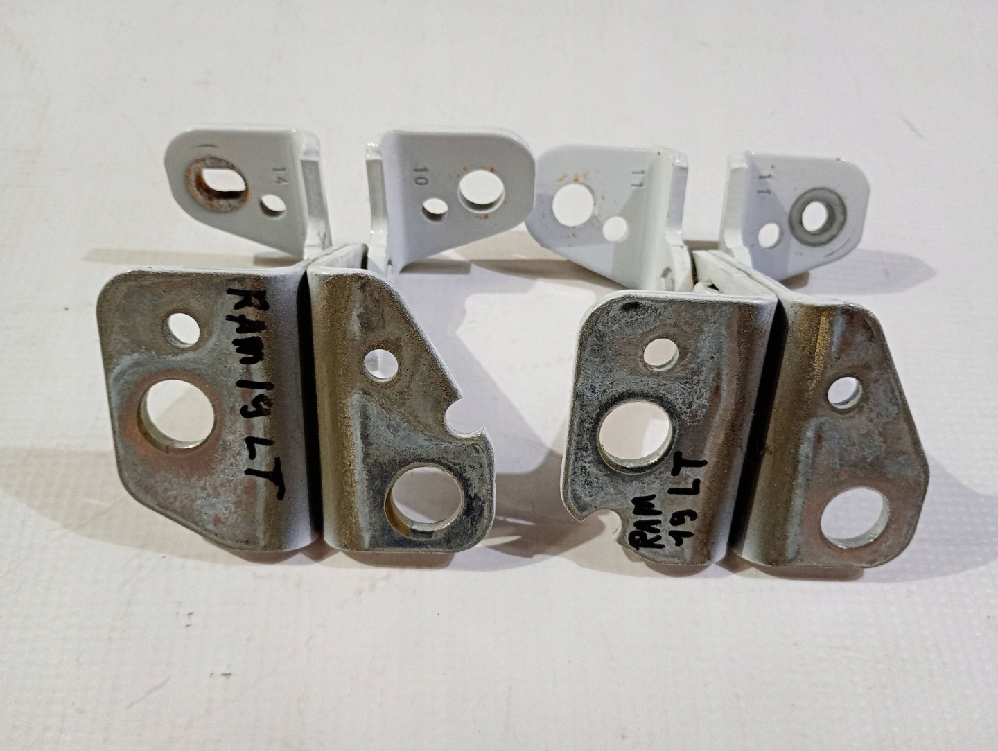 hinges door left rear part rear. left komplet Dodge RAM 1500 2019