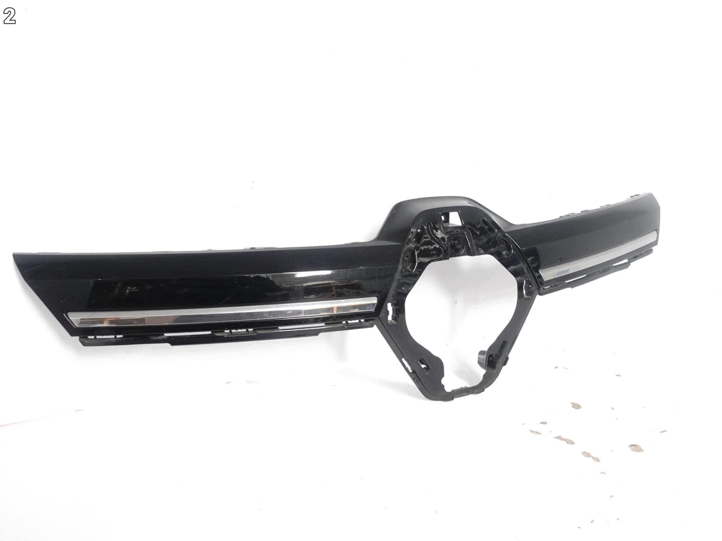 RENAULT MEGANE V 5 E-TECH ELECTRIC BCB 22- grill grille moulding W bumper