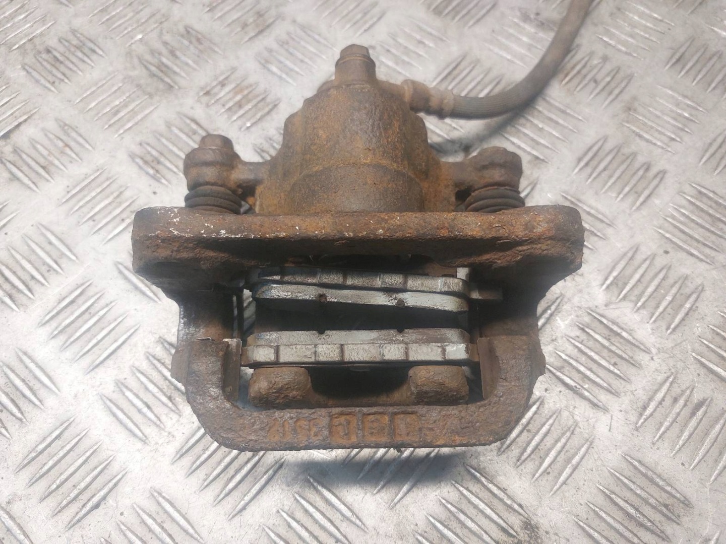 caliper brake left rear part NISSAN X-TRAIL and
