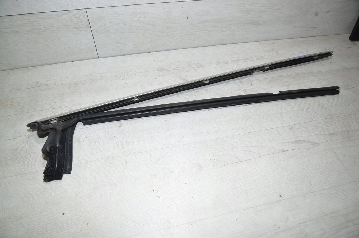 moulding dust left rear part Mercedes CLS w219