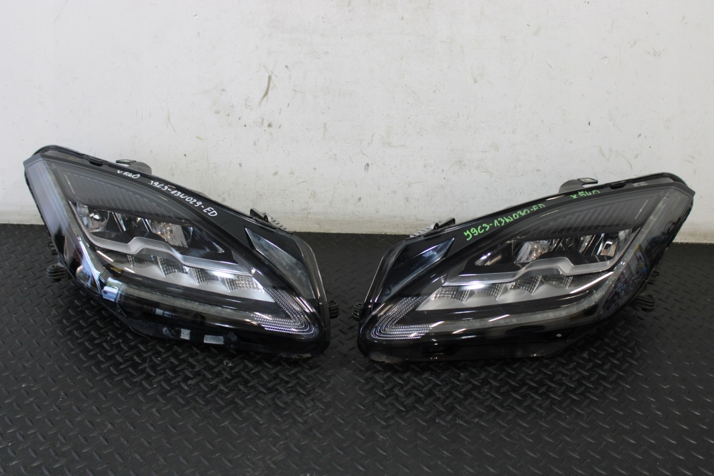 lights front LED JAGUAR E-PACE X540 S J9C3-13W029-ED J9C3-13W030-ED
