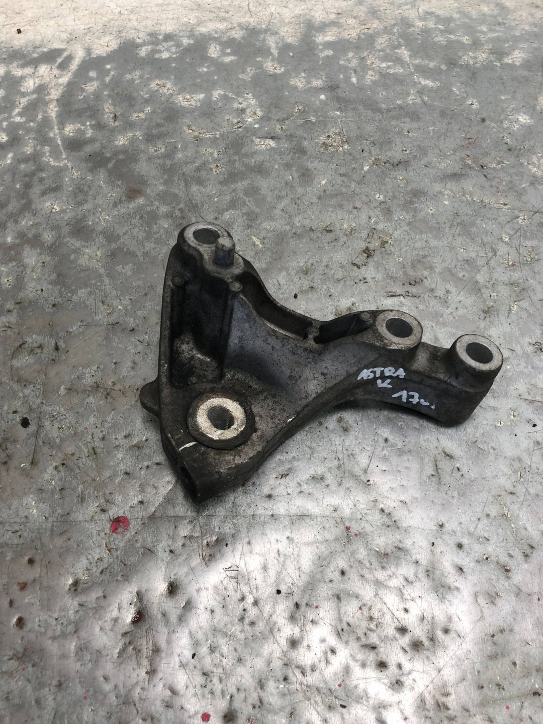 holder engine mount OPEL ASTRA K KOMBI 13364130