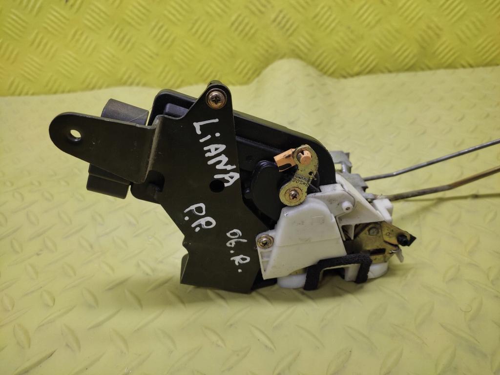 SUZUKI LIANA and lock door right front