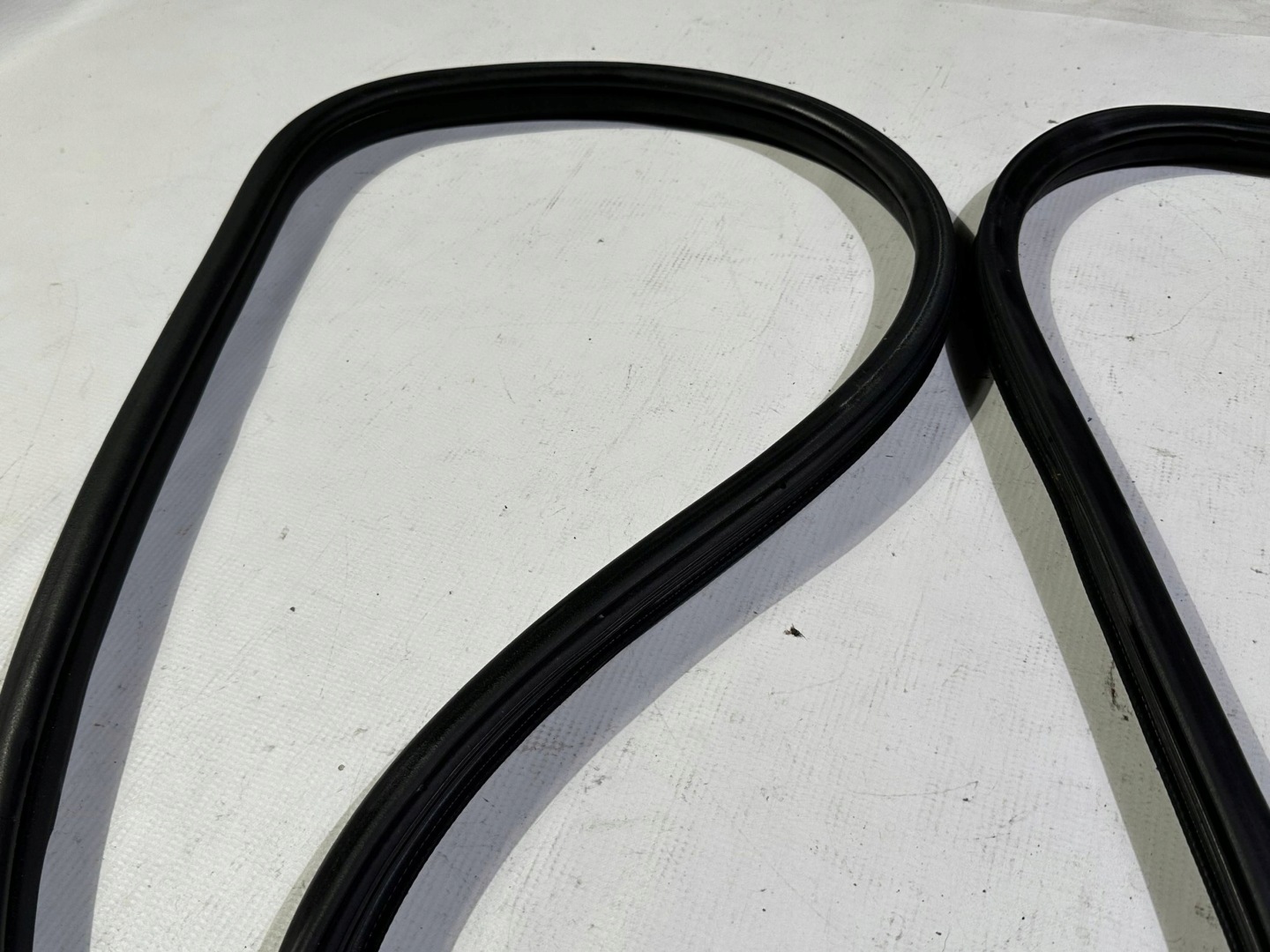 gasket door front front right Nissan Titan 2016+