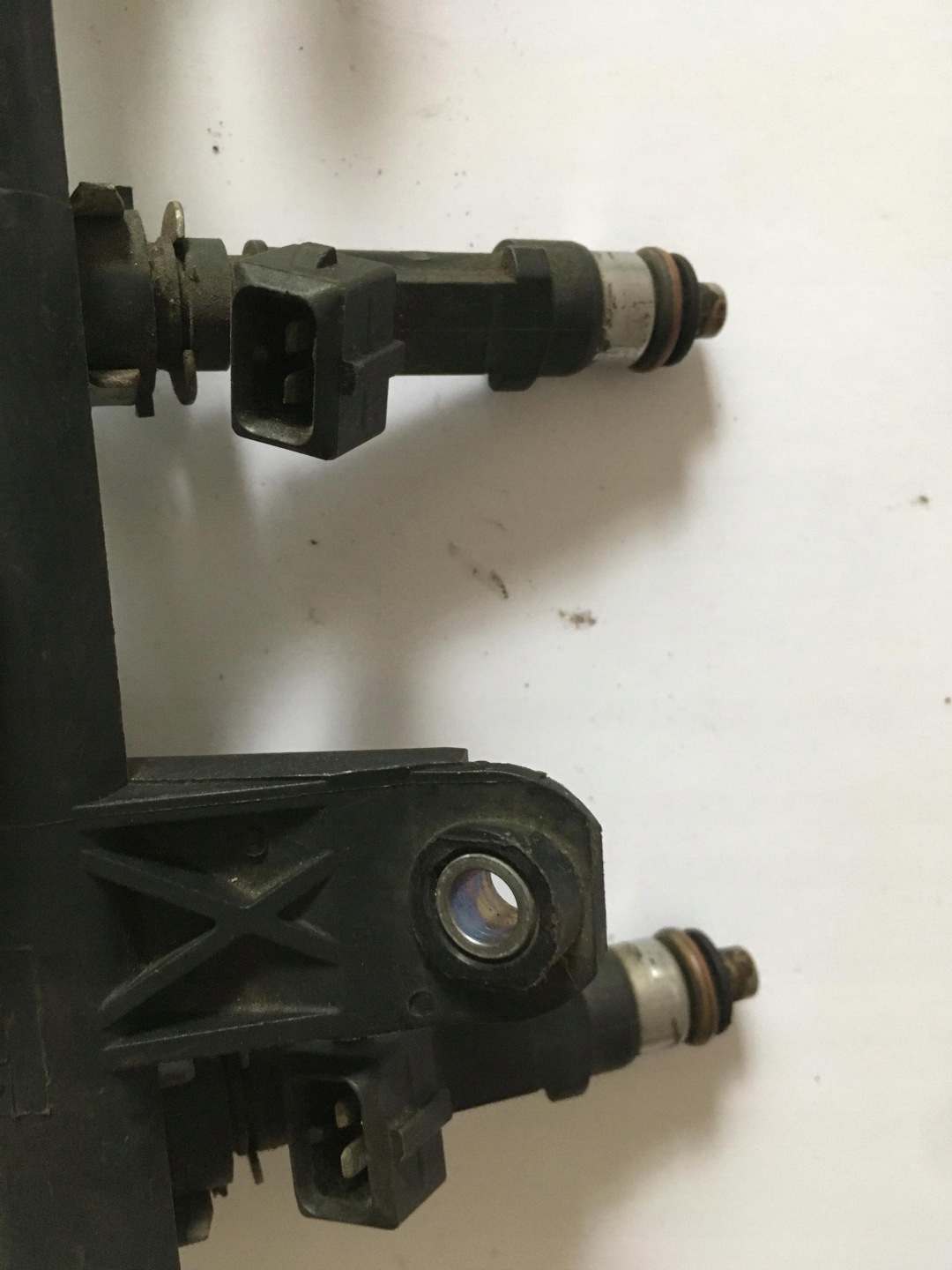 Rampe injection RENAULT CLIO II 1.4 7700274294