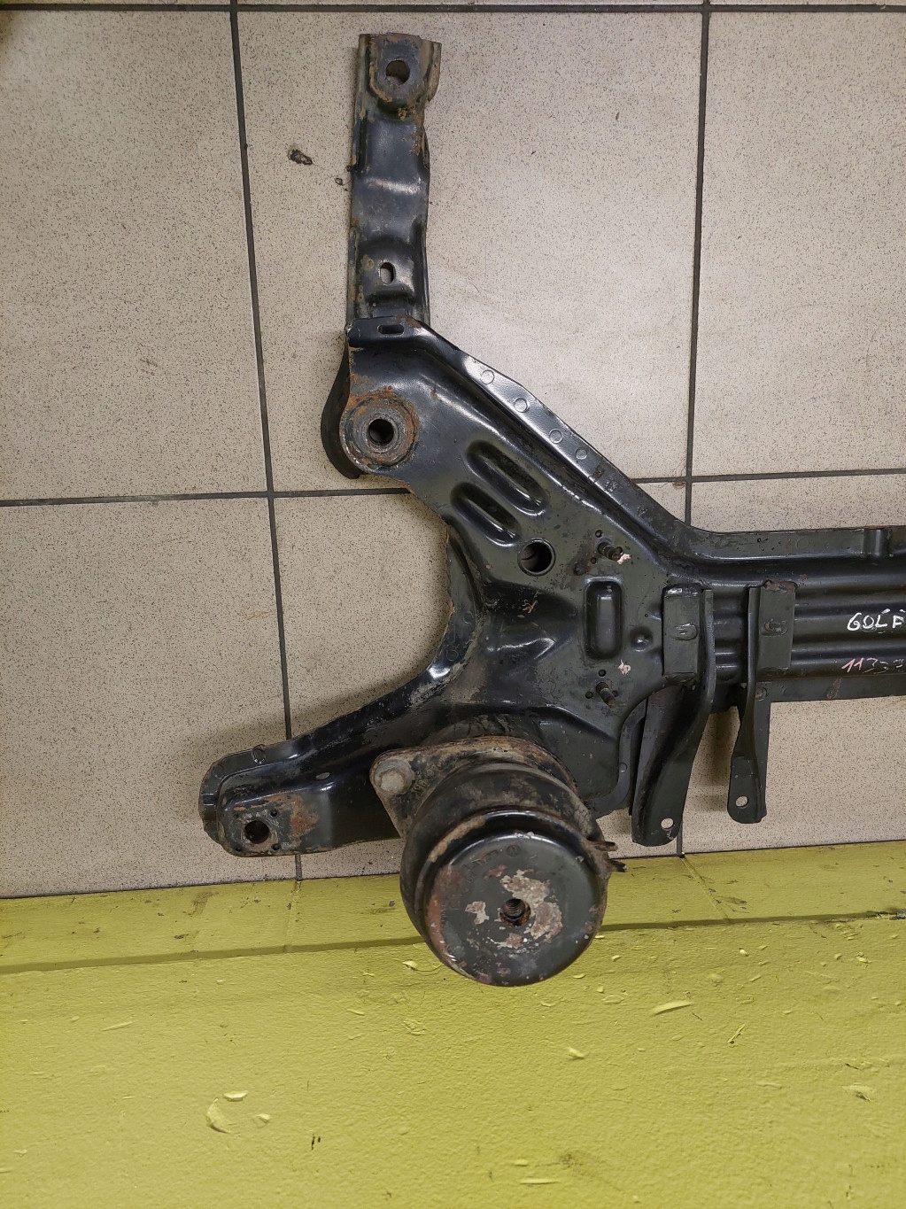 VW GOLF III 1.6 axle beam subframe axle beam