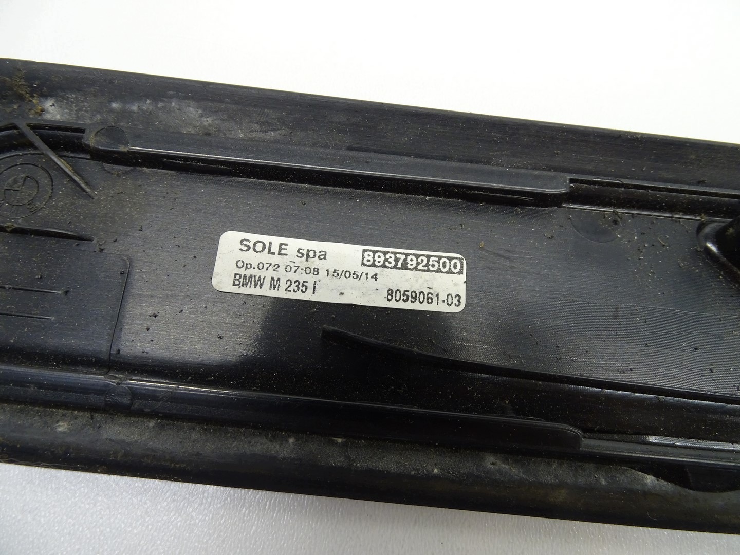 cover cap moulding of the threshold BMW 2 8059061
