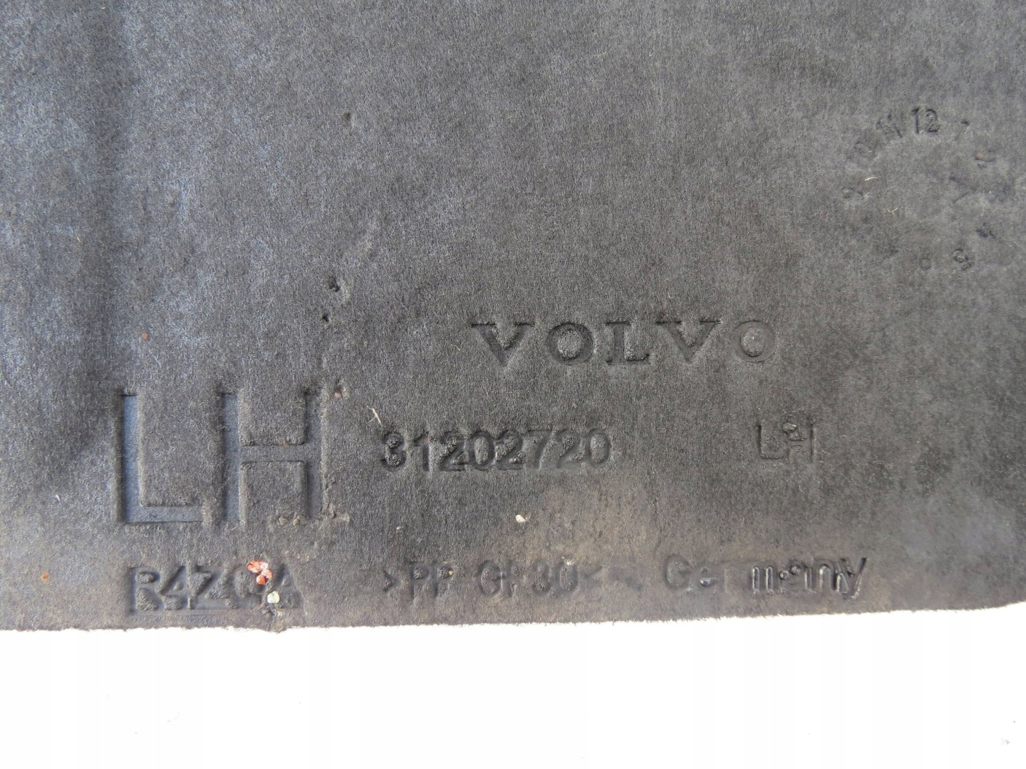 cover central chassis left VOLVO S60 V60 31202720