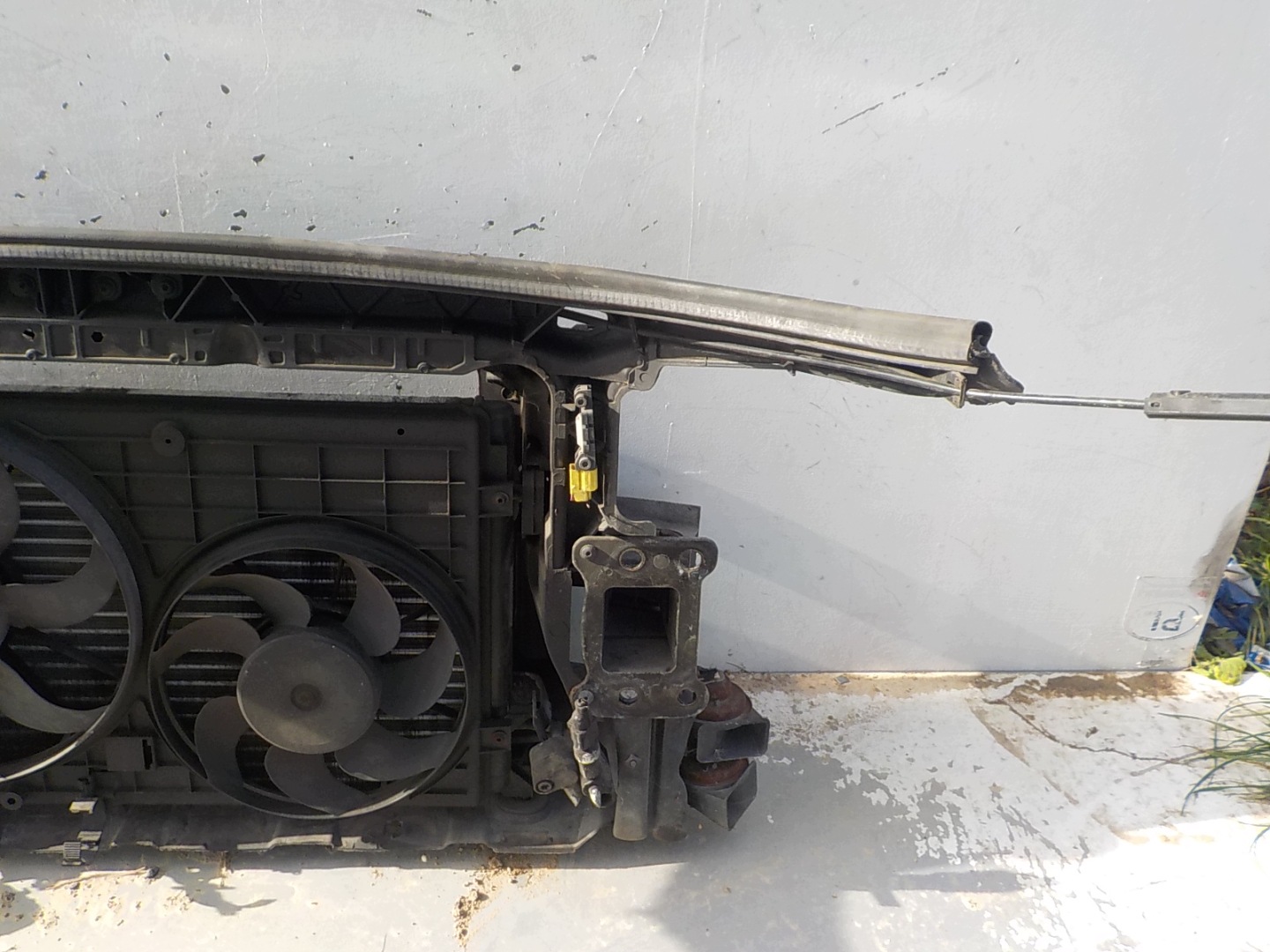 702 AUDI A3 II 8P 1.6 petrol support panel for radiators sider radiator