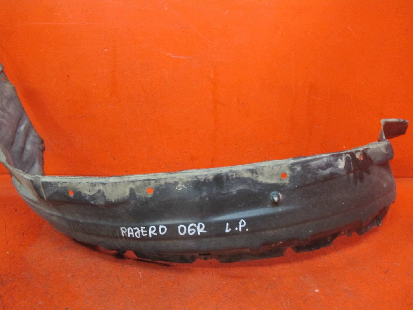 MITSUBISHI PAJERO 4 IV 06- mudguard left front front