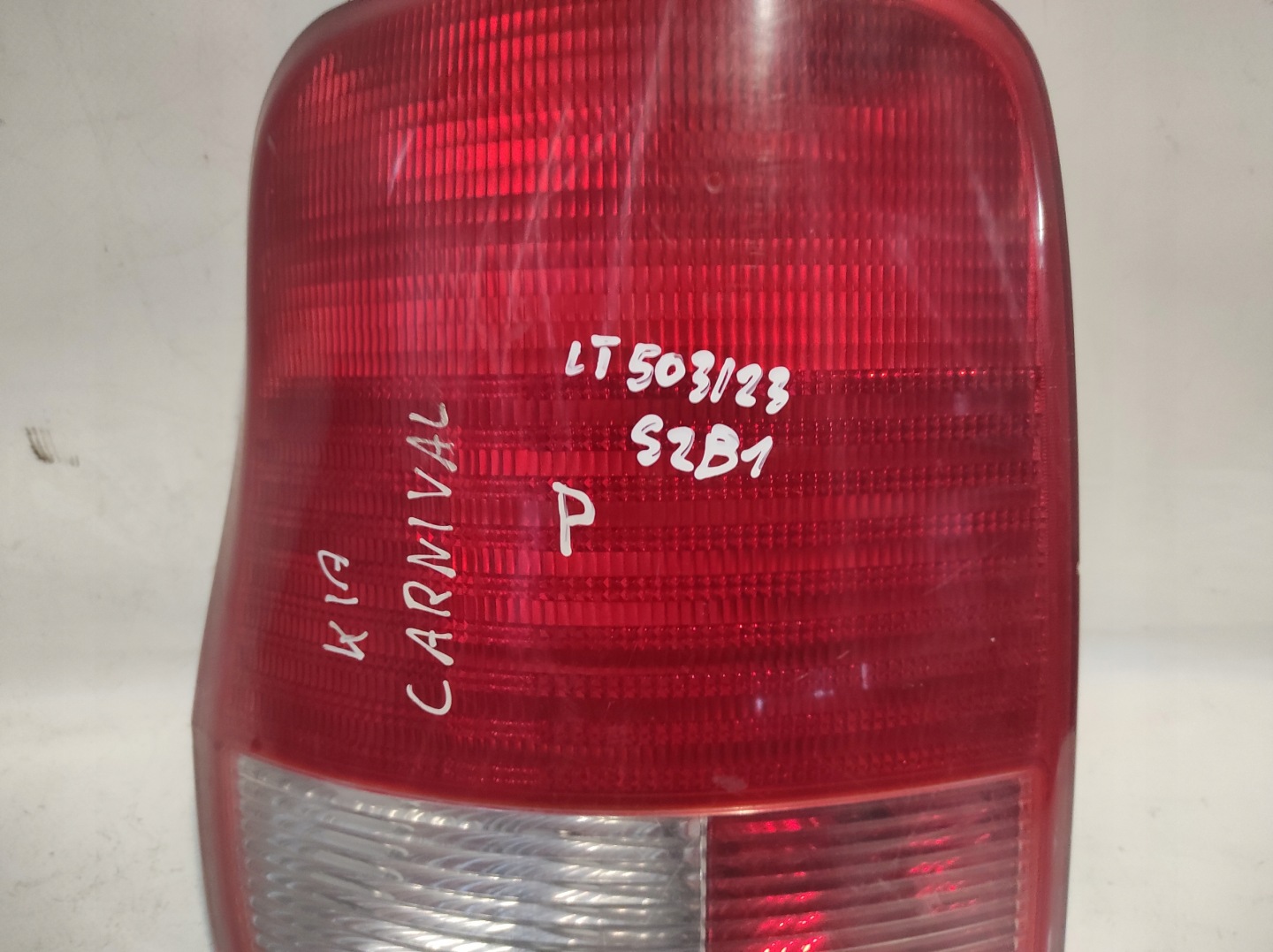 Kia Carnival and 1 Lift FL light left rear left rear part