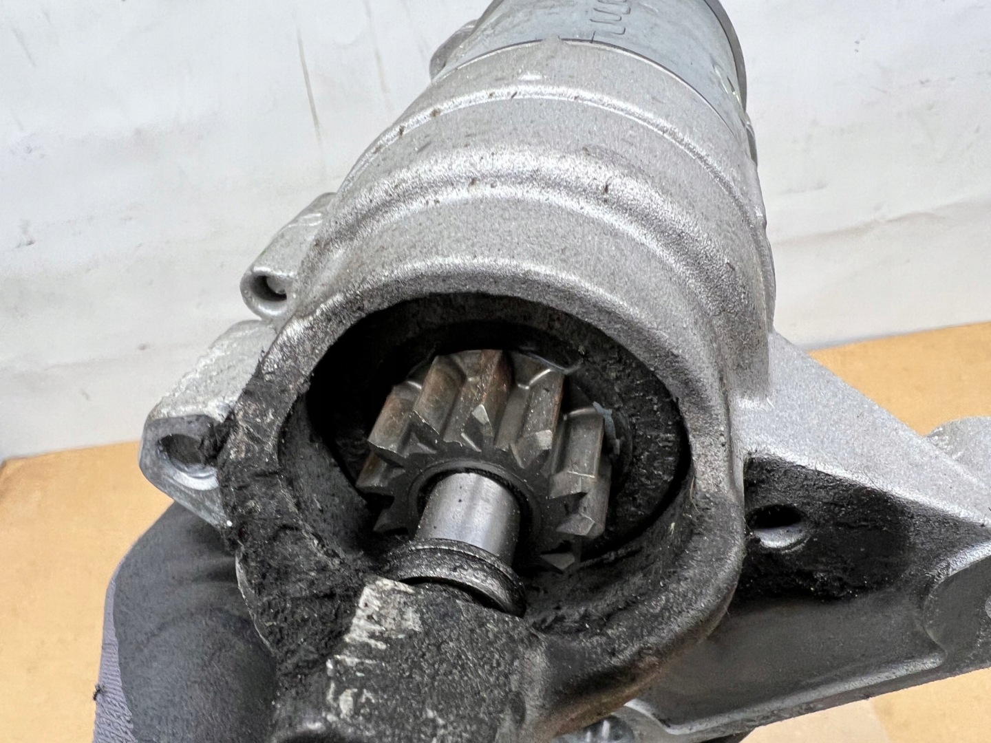 Peugeot 208 II 1.5 BlueHDI starter 9832577880