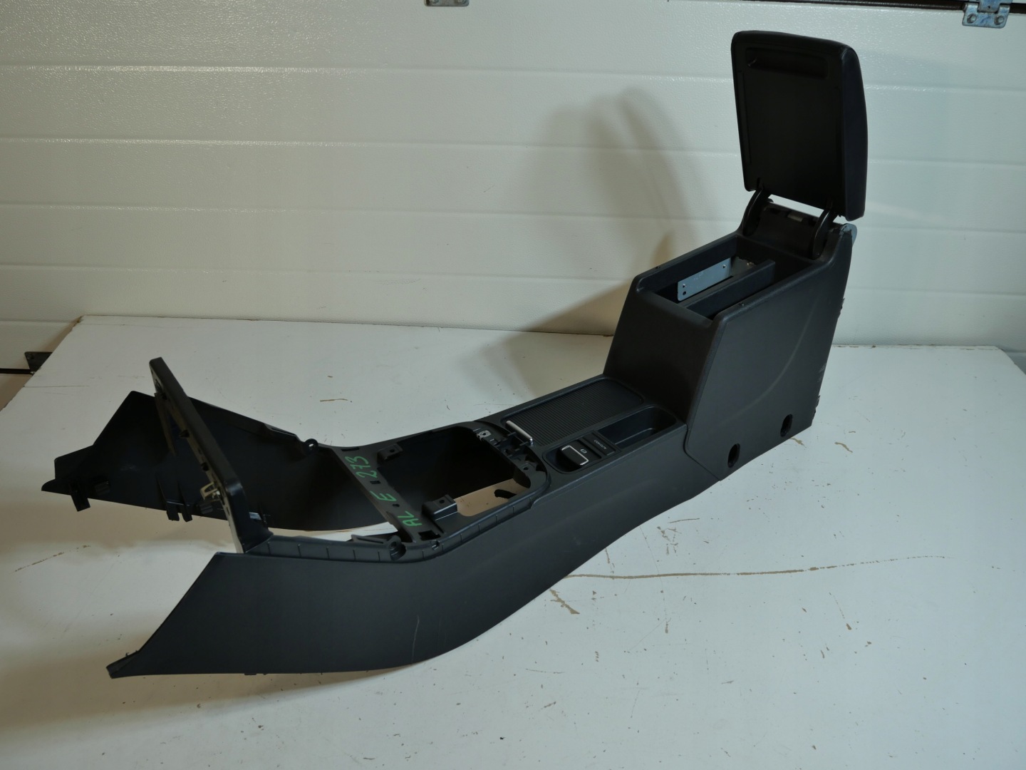 TUNEL armrest VW TIGUAN plus 5N0864251B