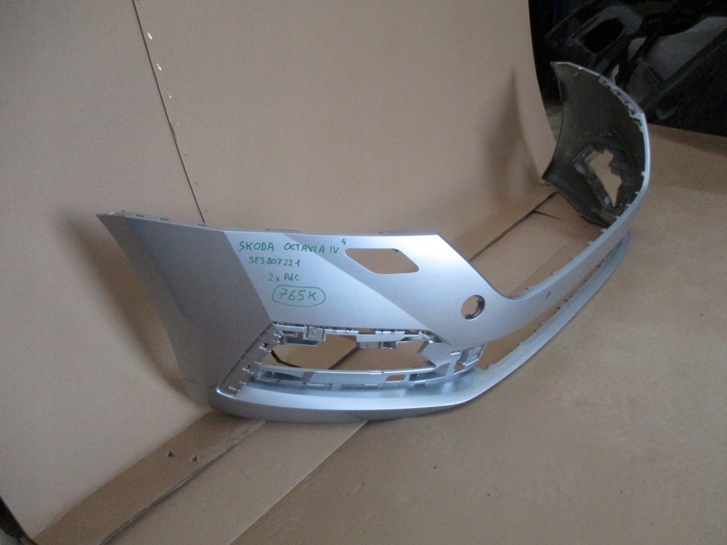 bumper front front Skoda Octavia IV 4 5E3807221 2 x PDC