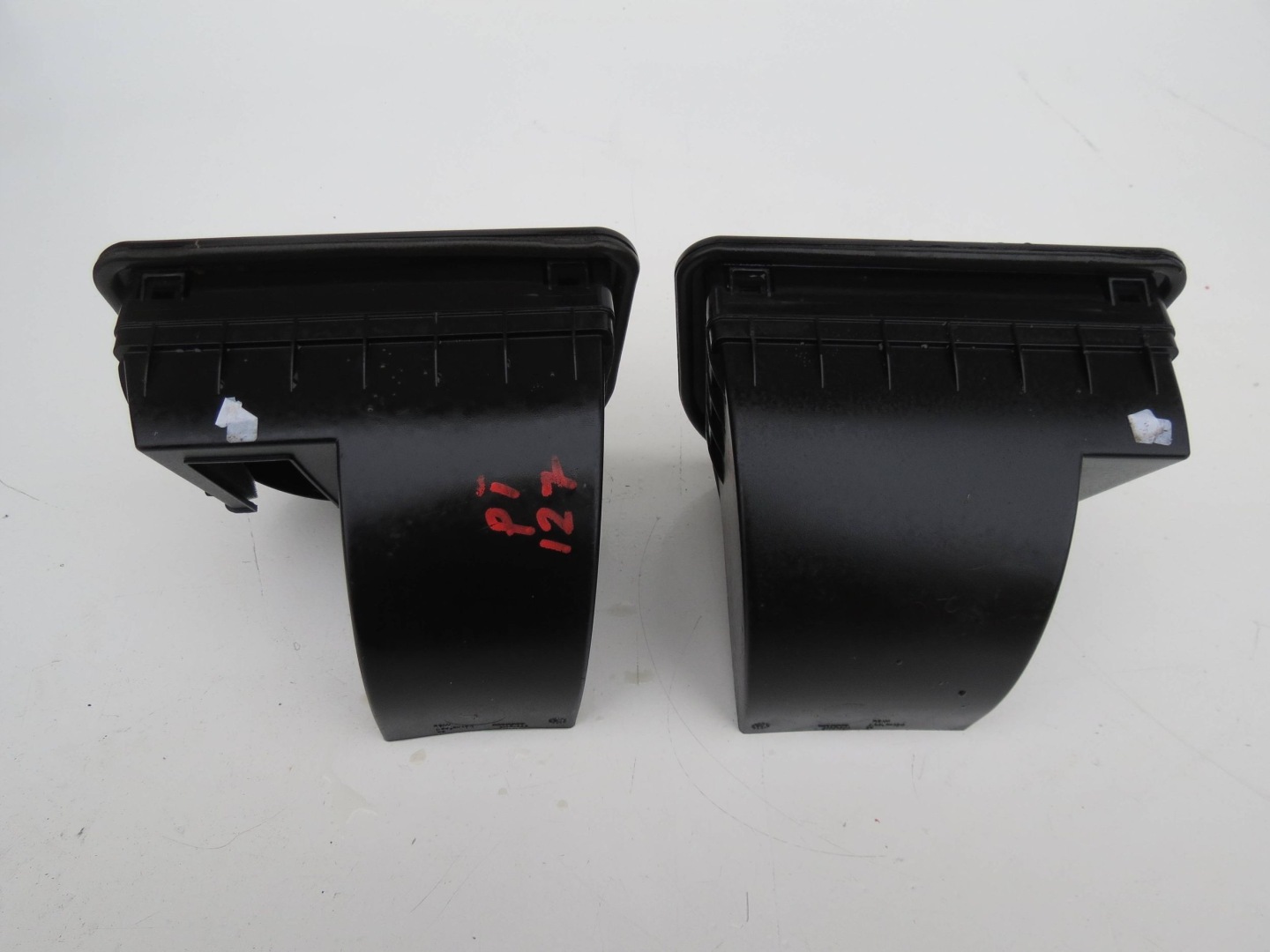 grid WENTYLACYJNA rear left right VOLVO XC90 V8 4.4