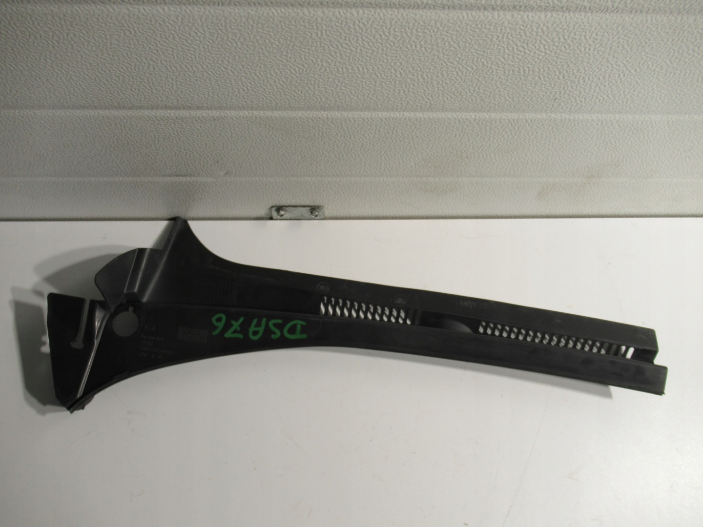 VW Golf plus 5M torpedo right 5M0819404B