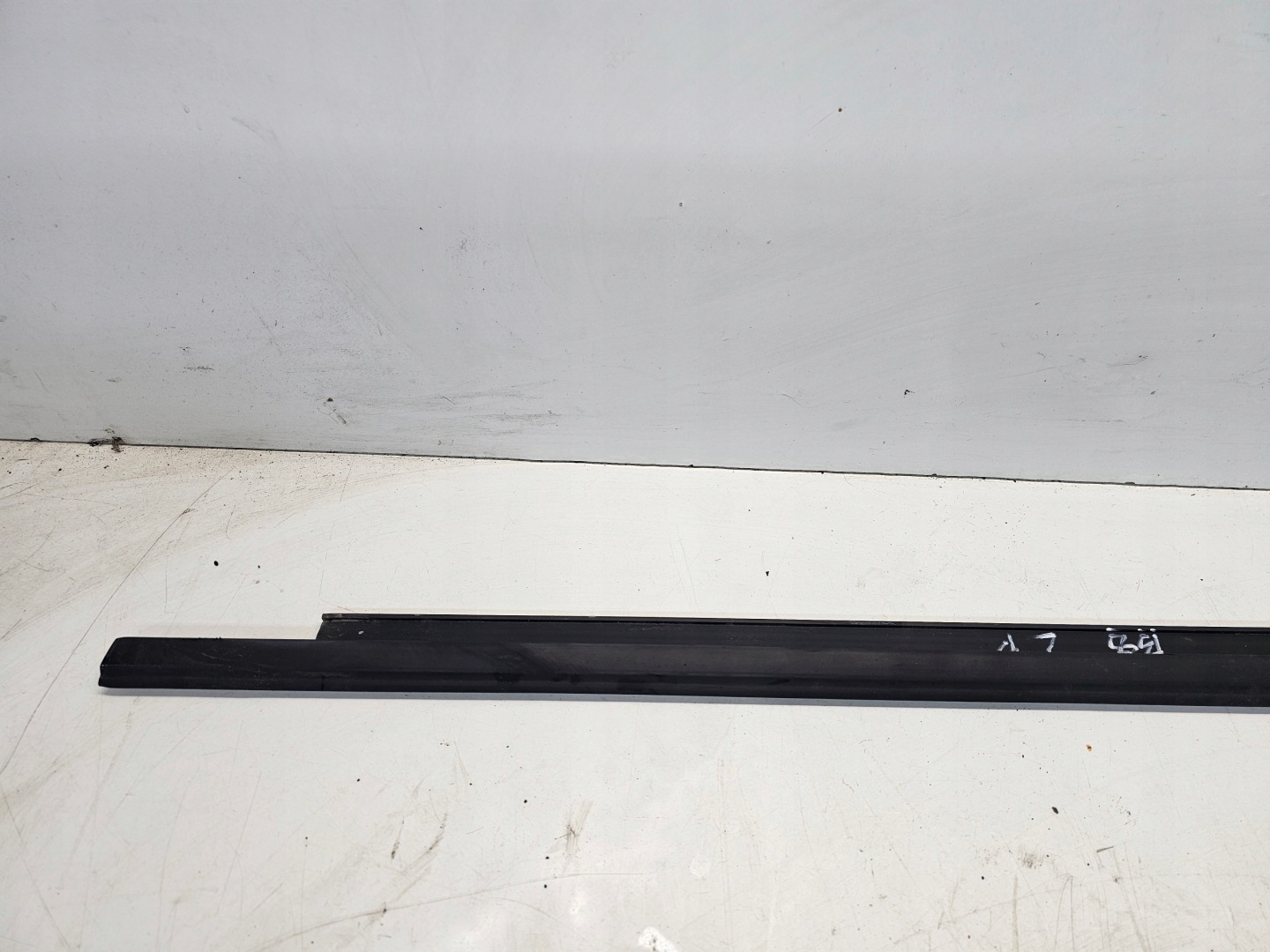 moulding door MAT AUDI A4 B8 left front 8K0837477F