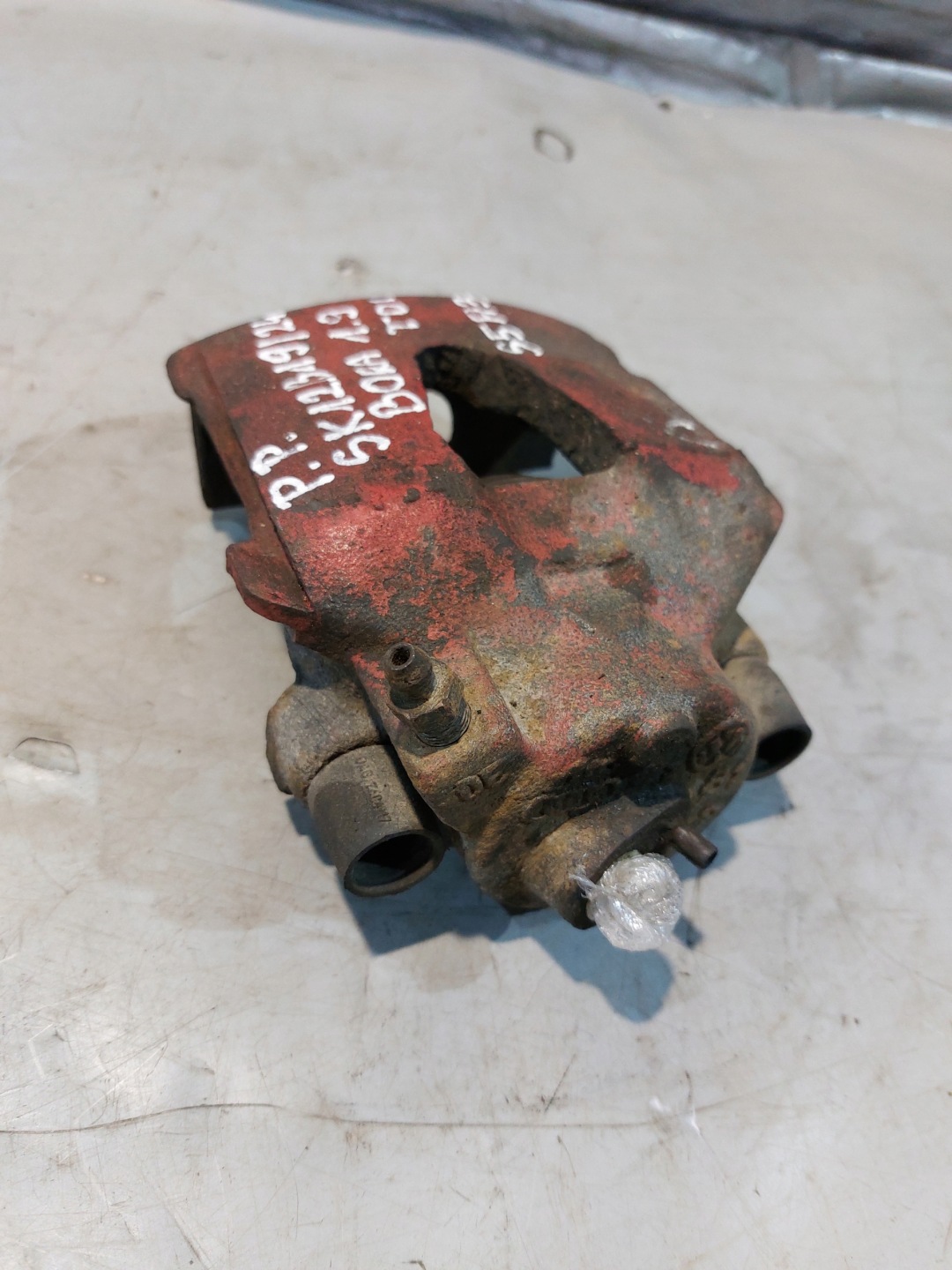 třmen brzdový pravý předek VW BORA 1.9TDI