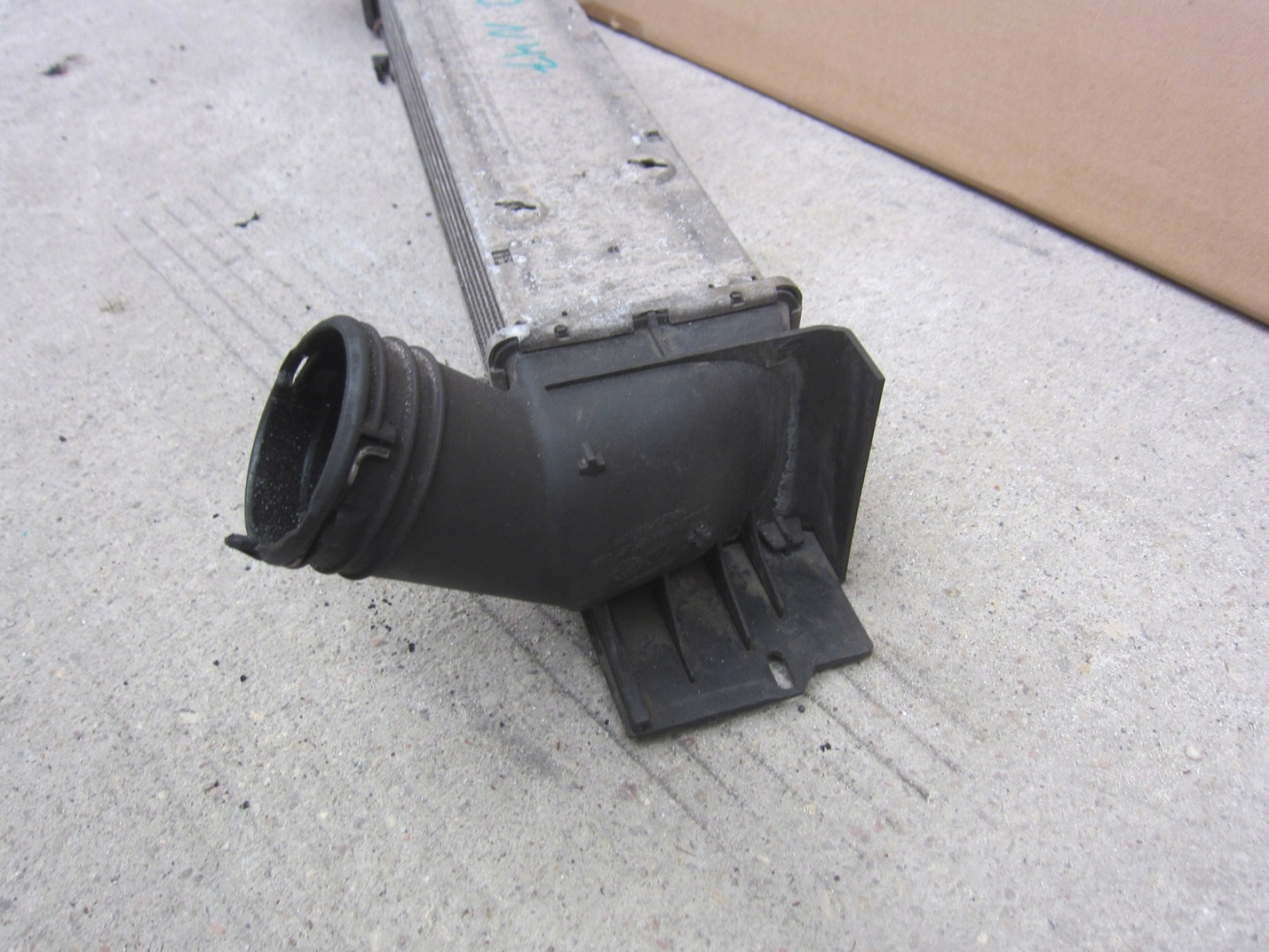 BMW 1 E81 E90 N47N M47N2 2.0D INTERCOOLER Kühler luft 17517524916