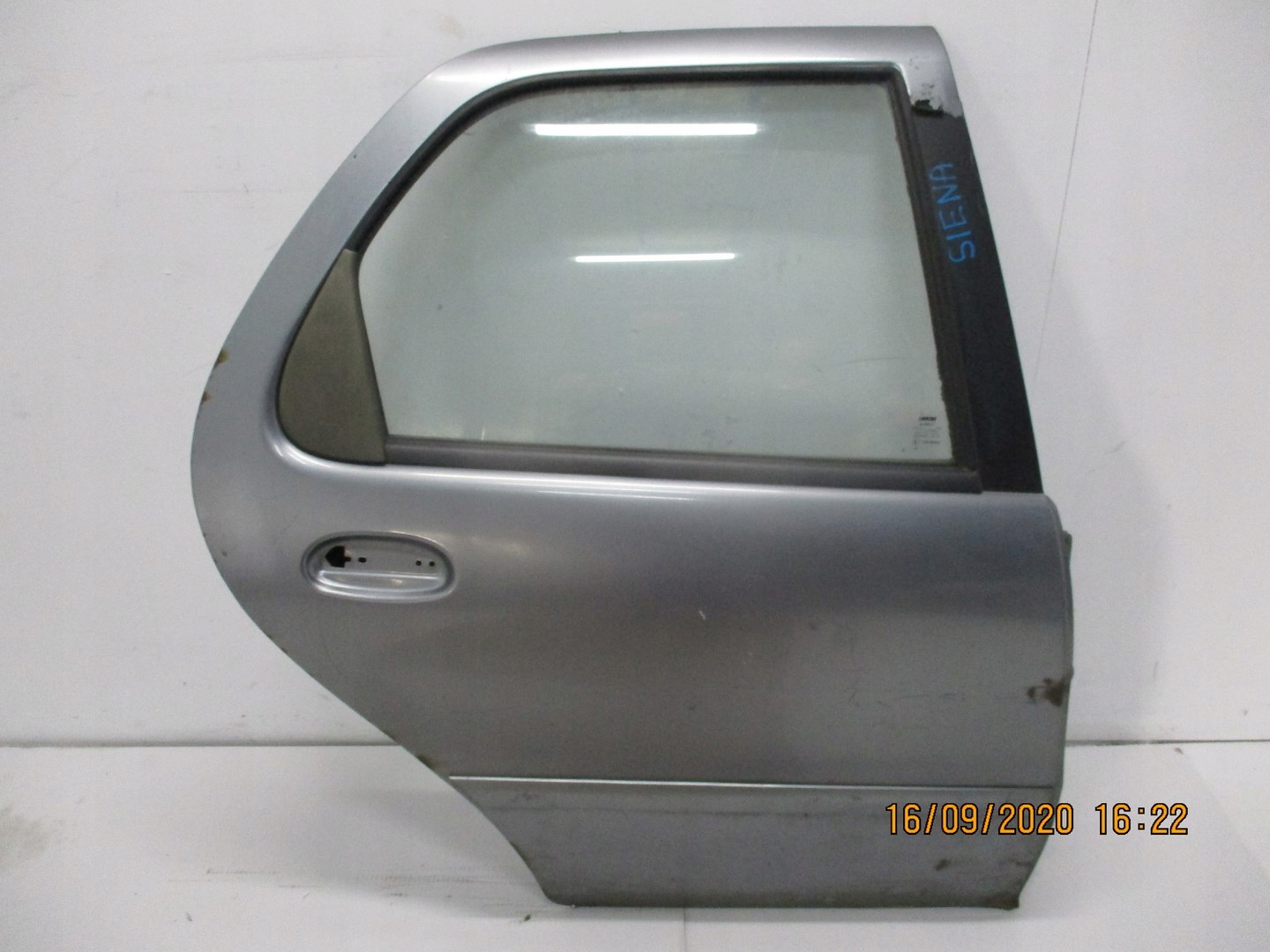 door right rear. FIAT SIENA unprotected