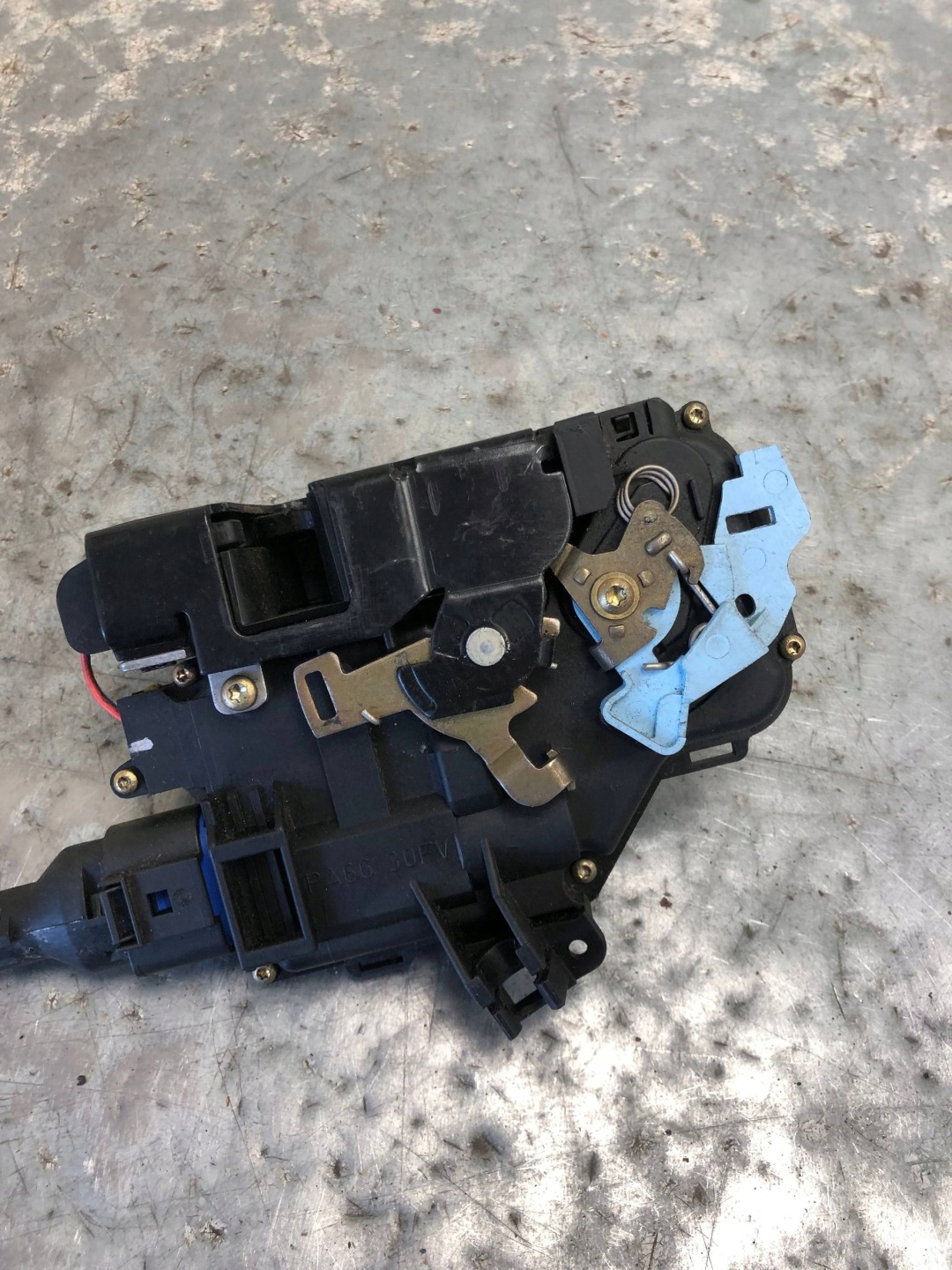 lock door left front VW GOLF V plus 3D1837015