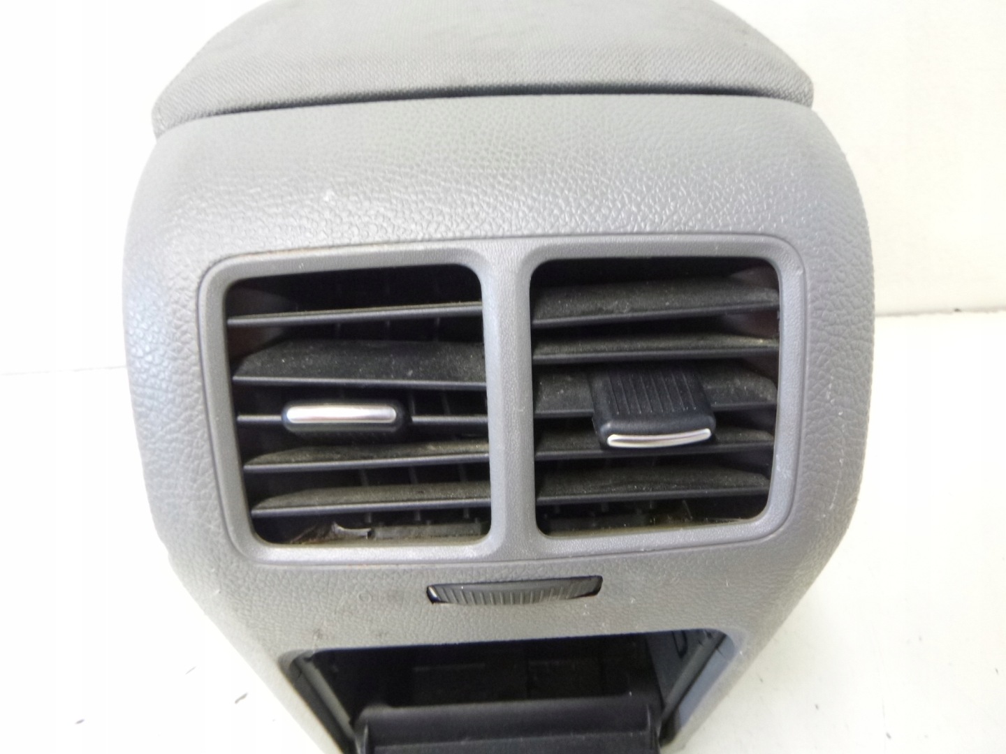 armrest VW Volkswagen Golf V 3D 04r.