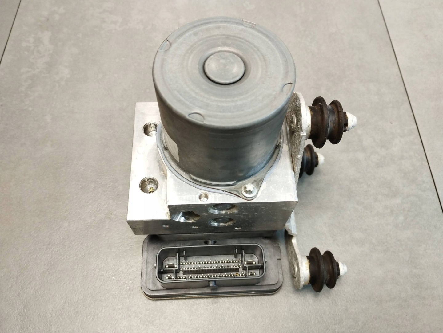 Audi A7 4G 2016 3.0 TDI pump control unit ABS 4G0907379S
