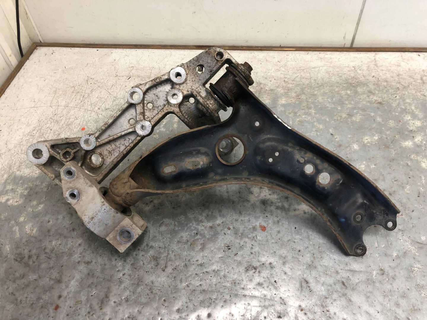 arm left front VW GOLF VI 1K0199295E 1K0199231J