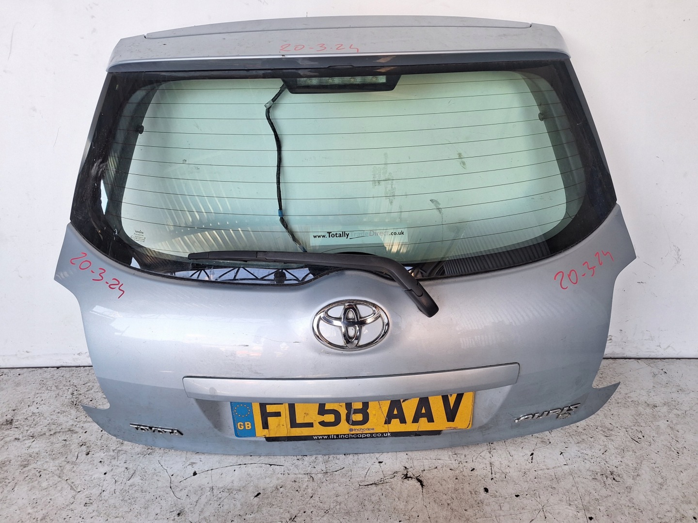 TOYOTA AURIS and HB 06-09 boot door