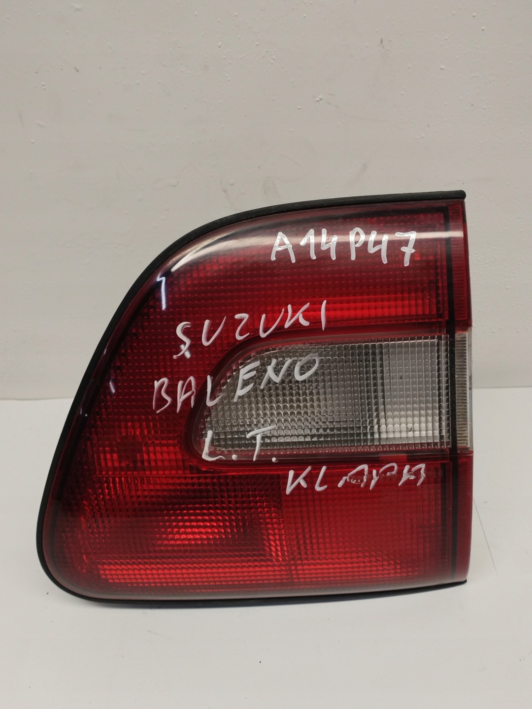 light rear left to the bonnet boot Suzuki Boleno 0432142