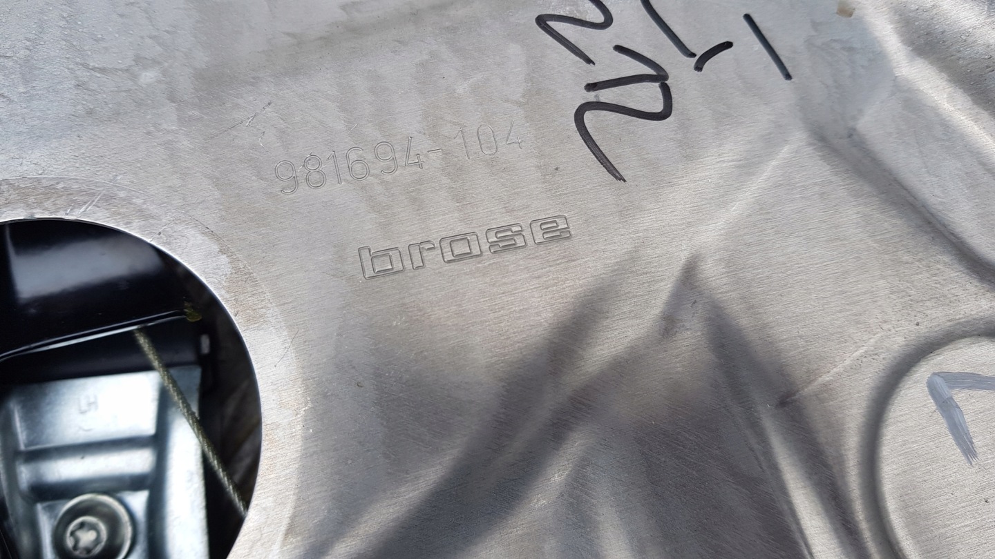 MERCEDES W212 PODNSNIK windows left rear part