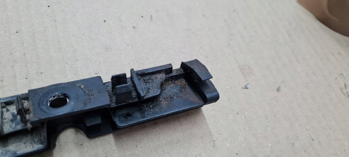 S6 C7 4G A6 LIFT support holder mouldings PROGOWEJ right 4G0853922B