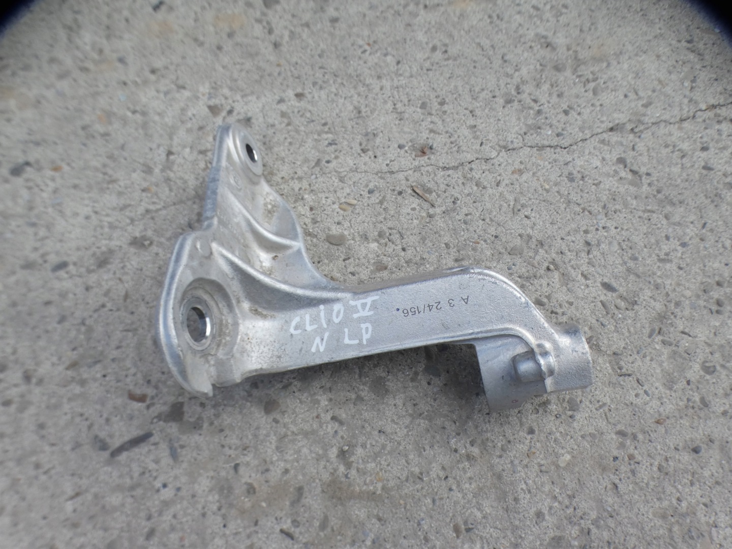 Renault Clio V 2024R holder subframe console right left,holder SANEK