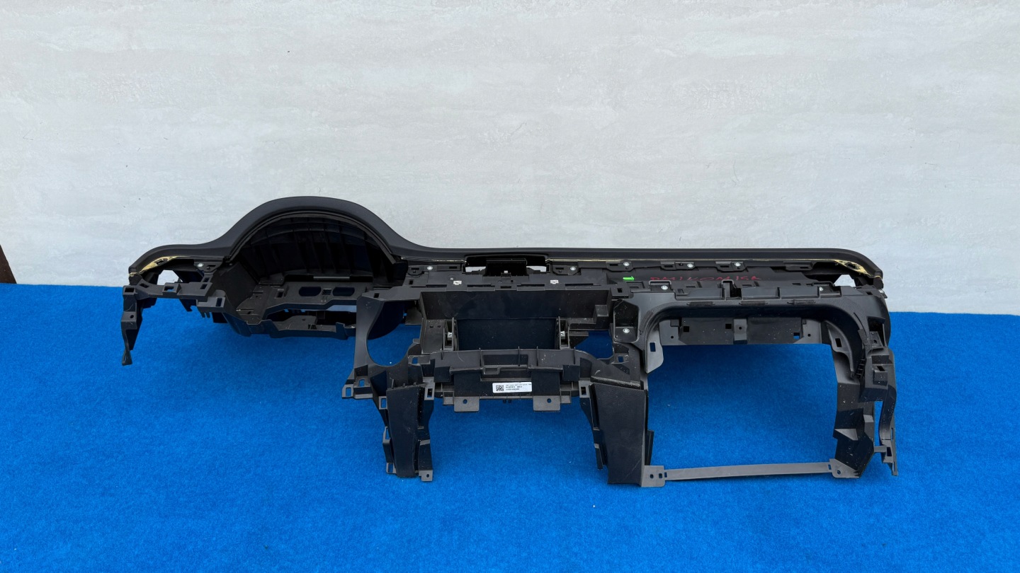 dashboard instrument panel console black MERCEDES X-KLASA W470 681005XF0A DM/KOM/5A