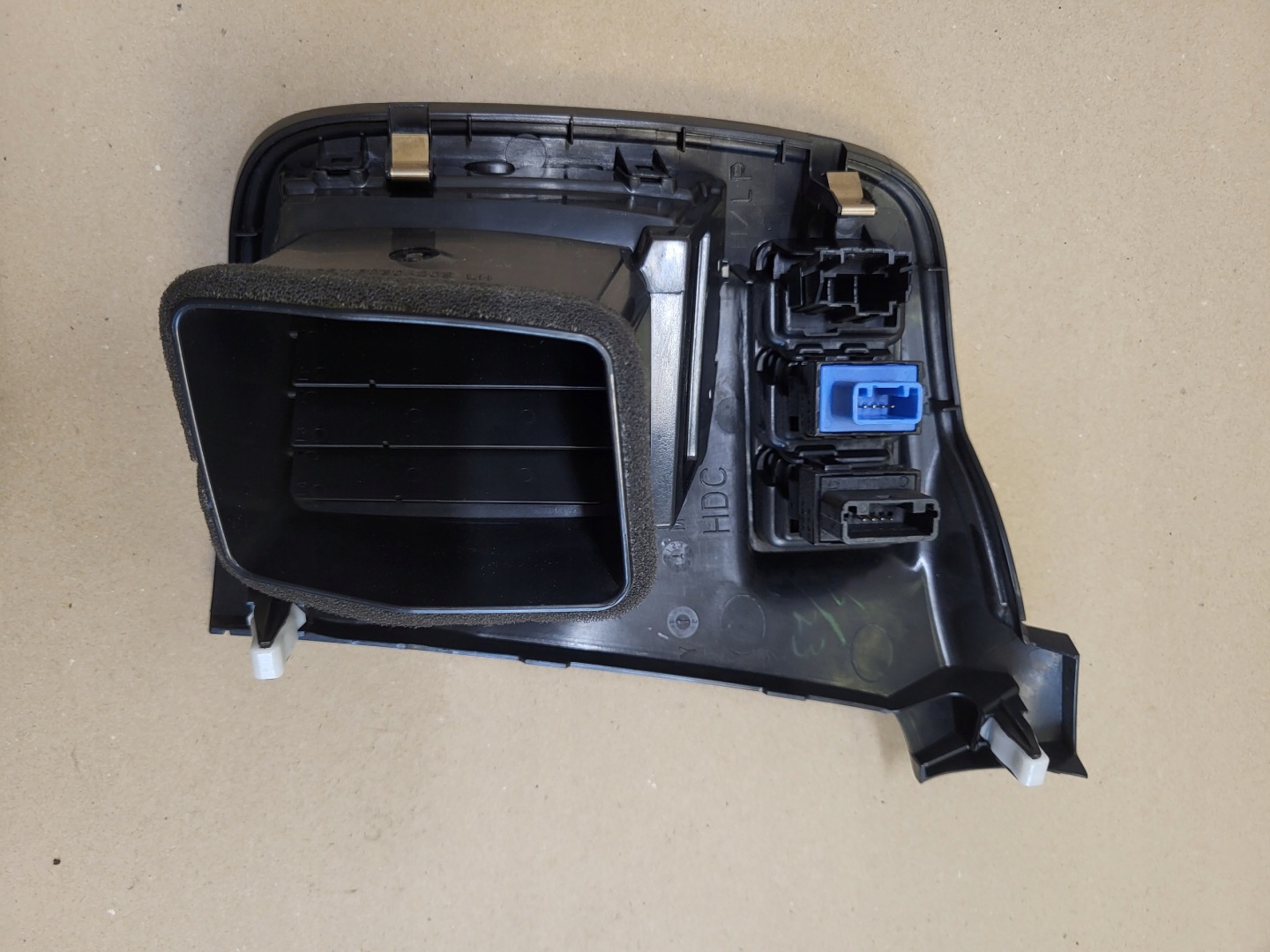 grid air conditioning devices levers left front MITSUBISHI OUTLANDER III OE 8030A201