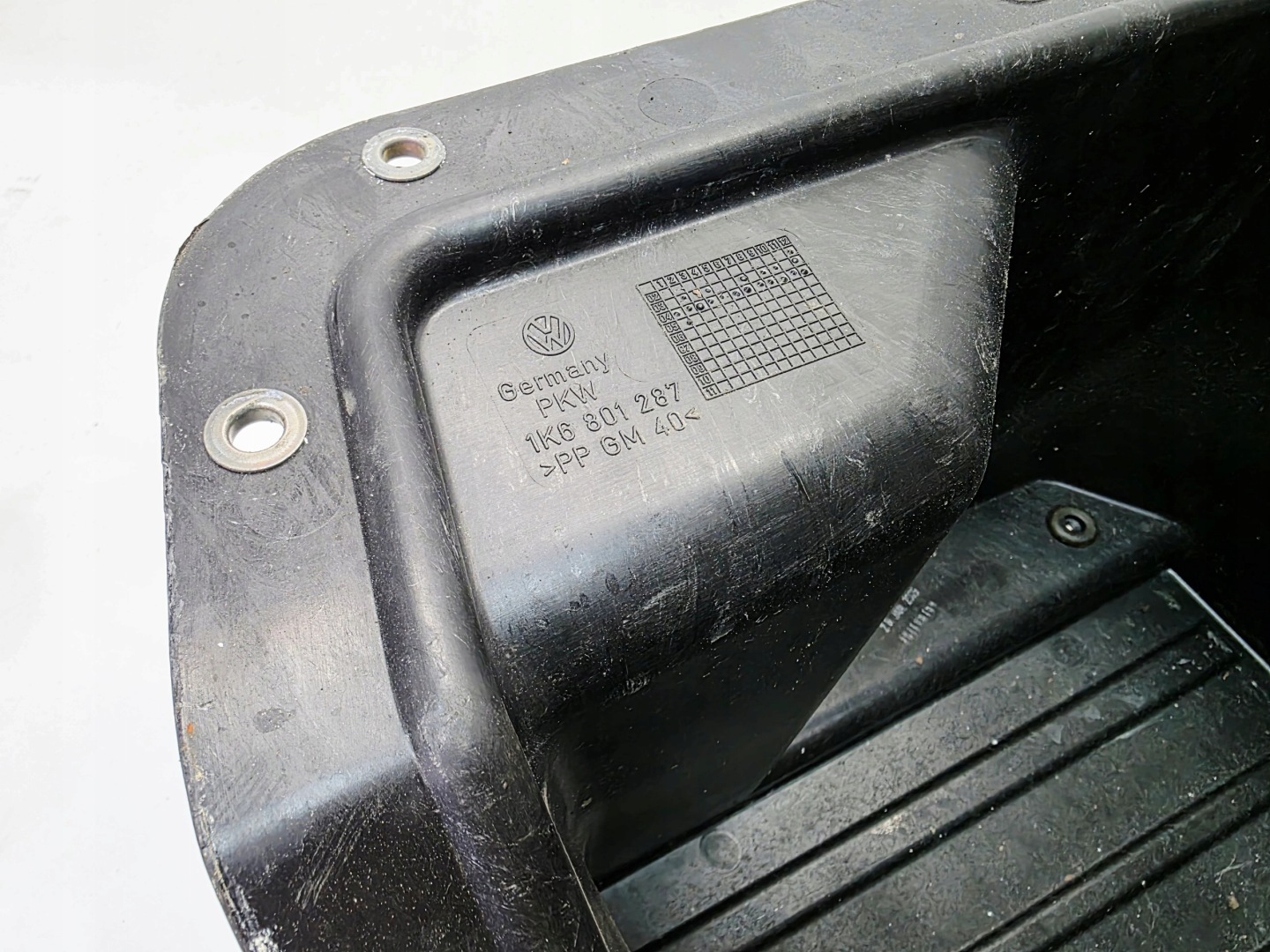 držák obal akumulátoru AUDI A3 8P QUATTRO 1K6801287