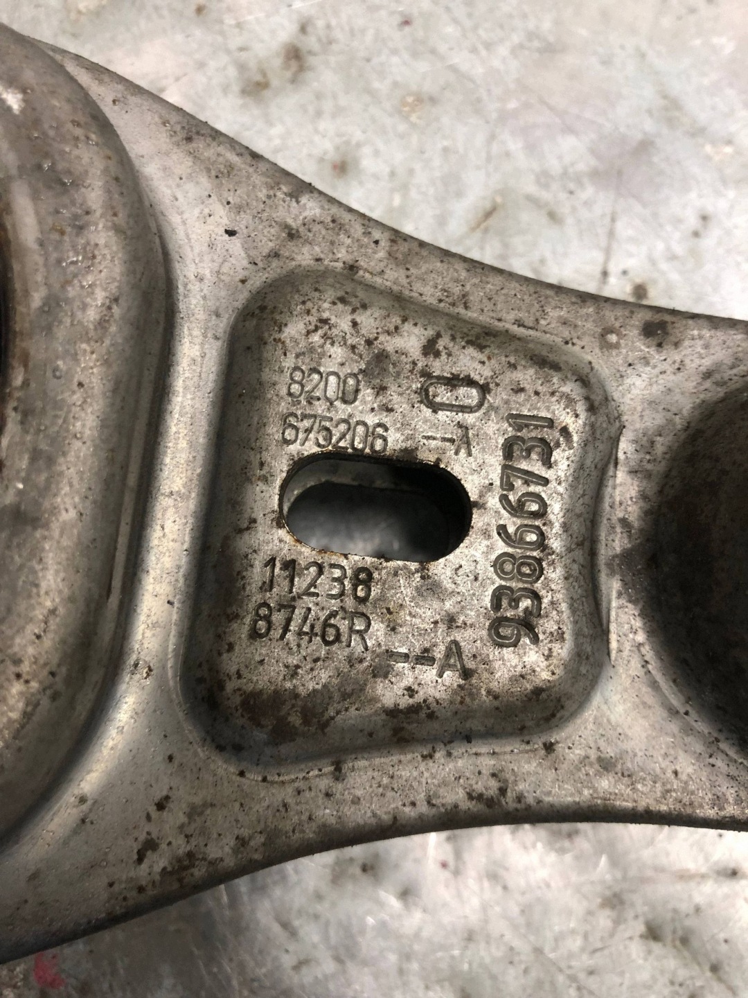 holder engine mount RENAULT TRAFIC III 112388746R