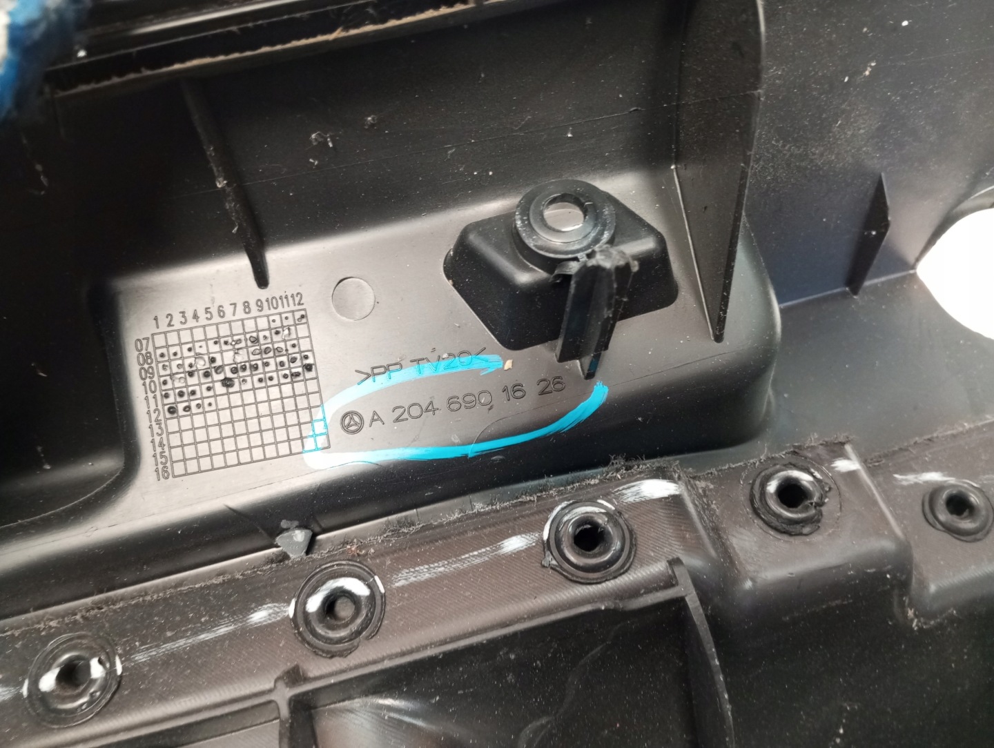boot upholstery MERCEDES GLK A2046901626 right