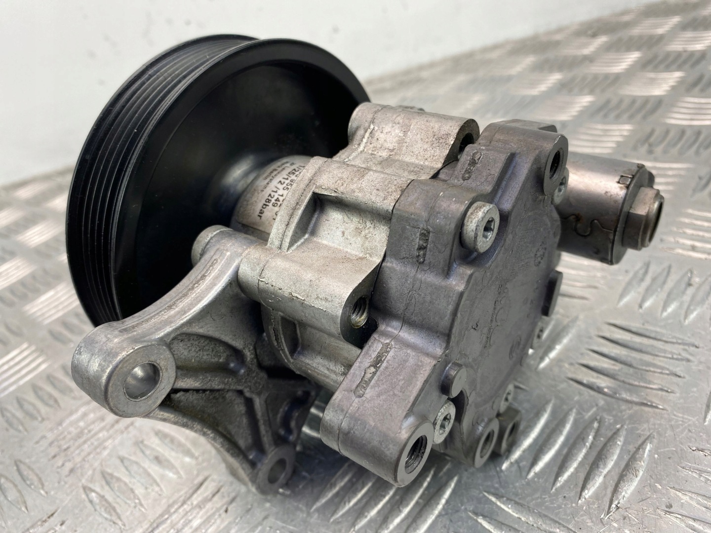 Mercedes C180 CGI W204 servo pump A0054668201 271.820
