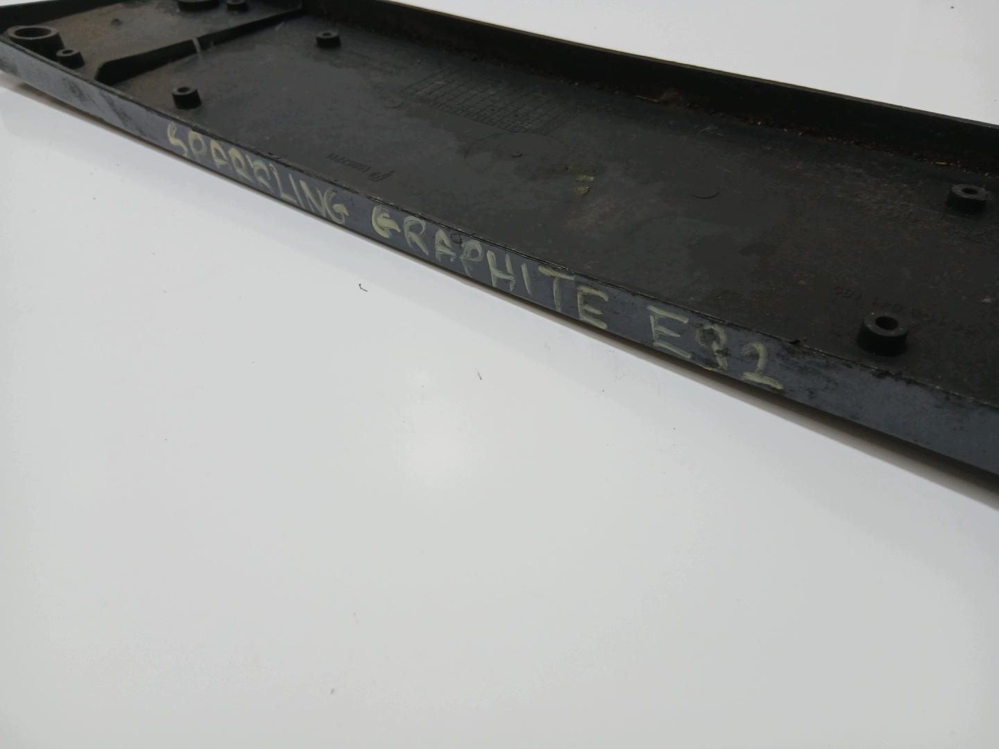 moulding below TABLICE registration BMW E92 8041180