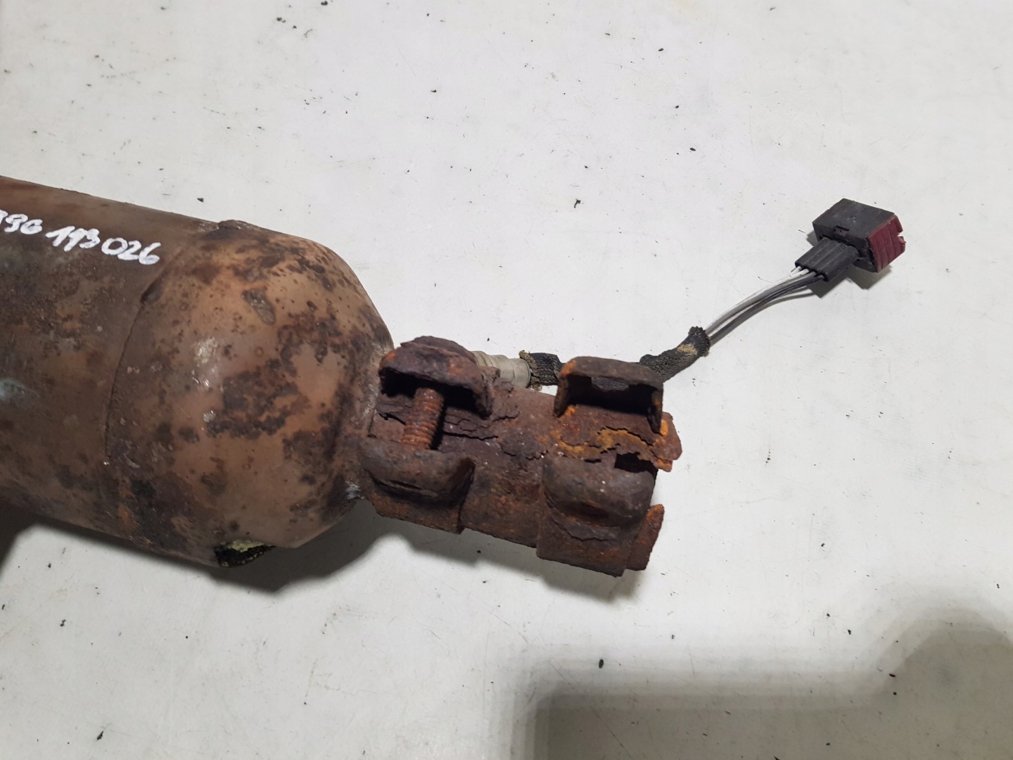 catalyst PORSCHE BOXSTER 986 911 996 2,7 996113026 right