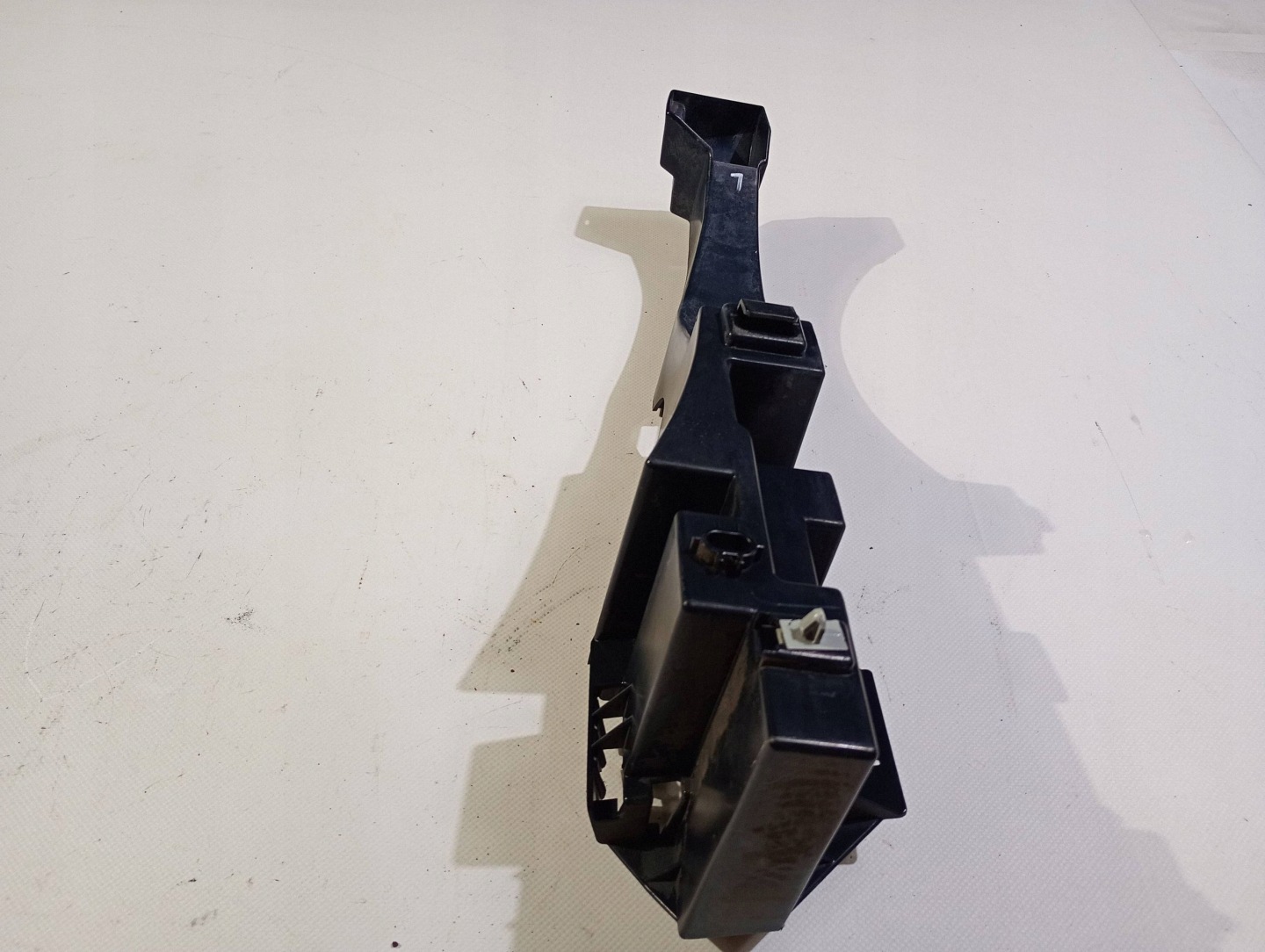 support holder of a bumper left rear part rear left Dodge Charger 2015
