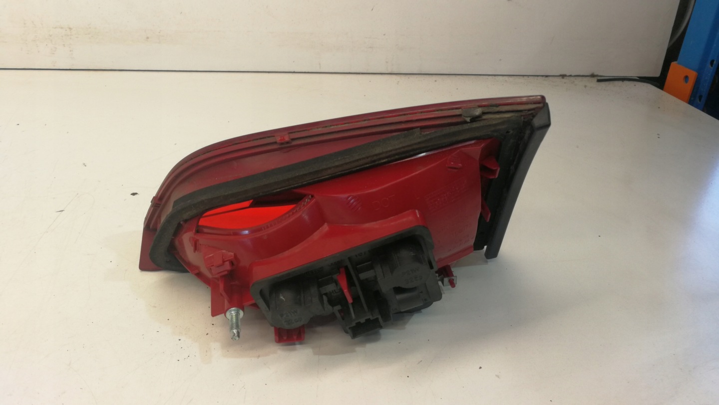 FEUX PHARE GAUCHE ARRIÈRE DU CAPOT AUDI A4 B8 BERLINE 8K5945093D