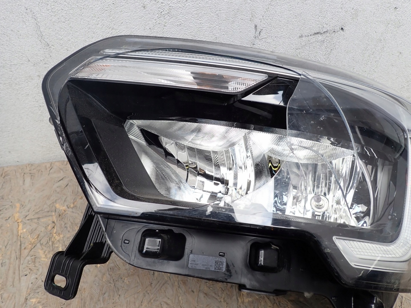 light left REFLEKTOR left RENAULT MASTER III LIFT IV 2019-2024R 260607867R