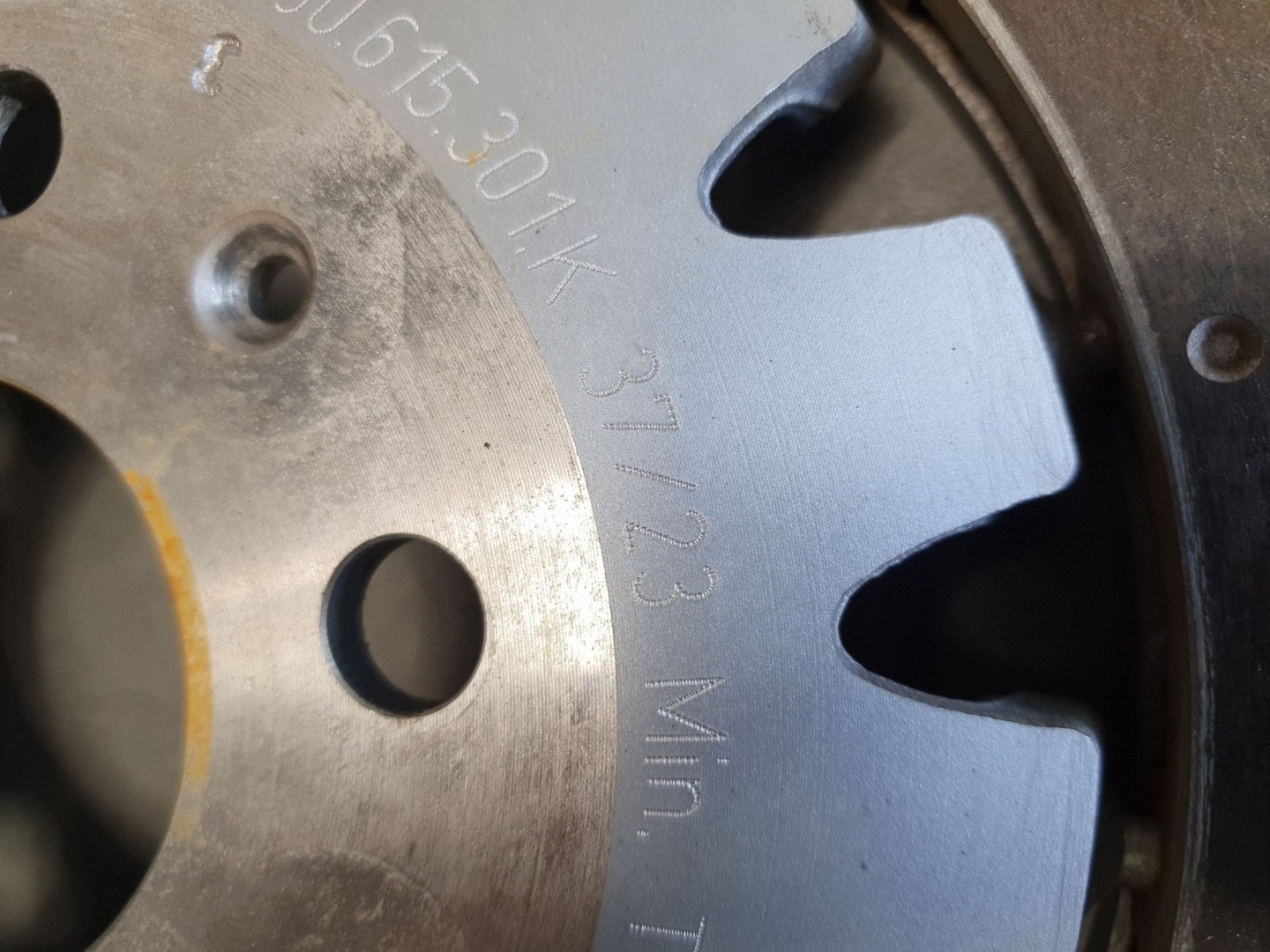 Cupra Leon IV kotuče brzdové předek plotýnky 370MM 8J0615301K 8J0615116M