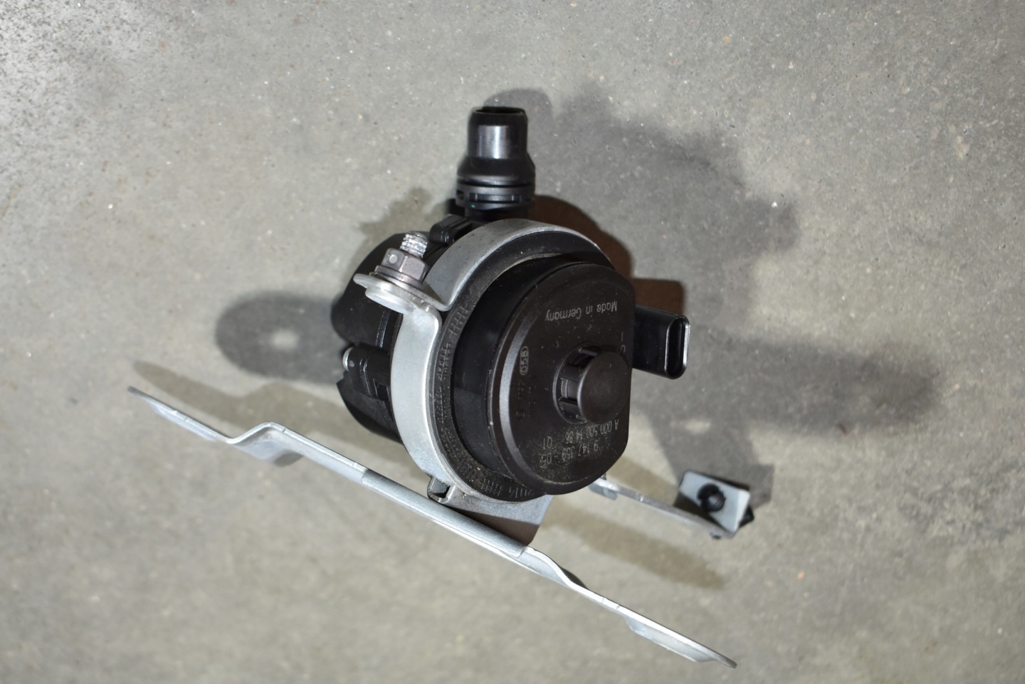 IDEALNA supplementary water pump BMW 1
